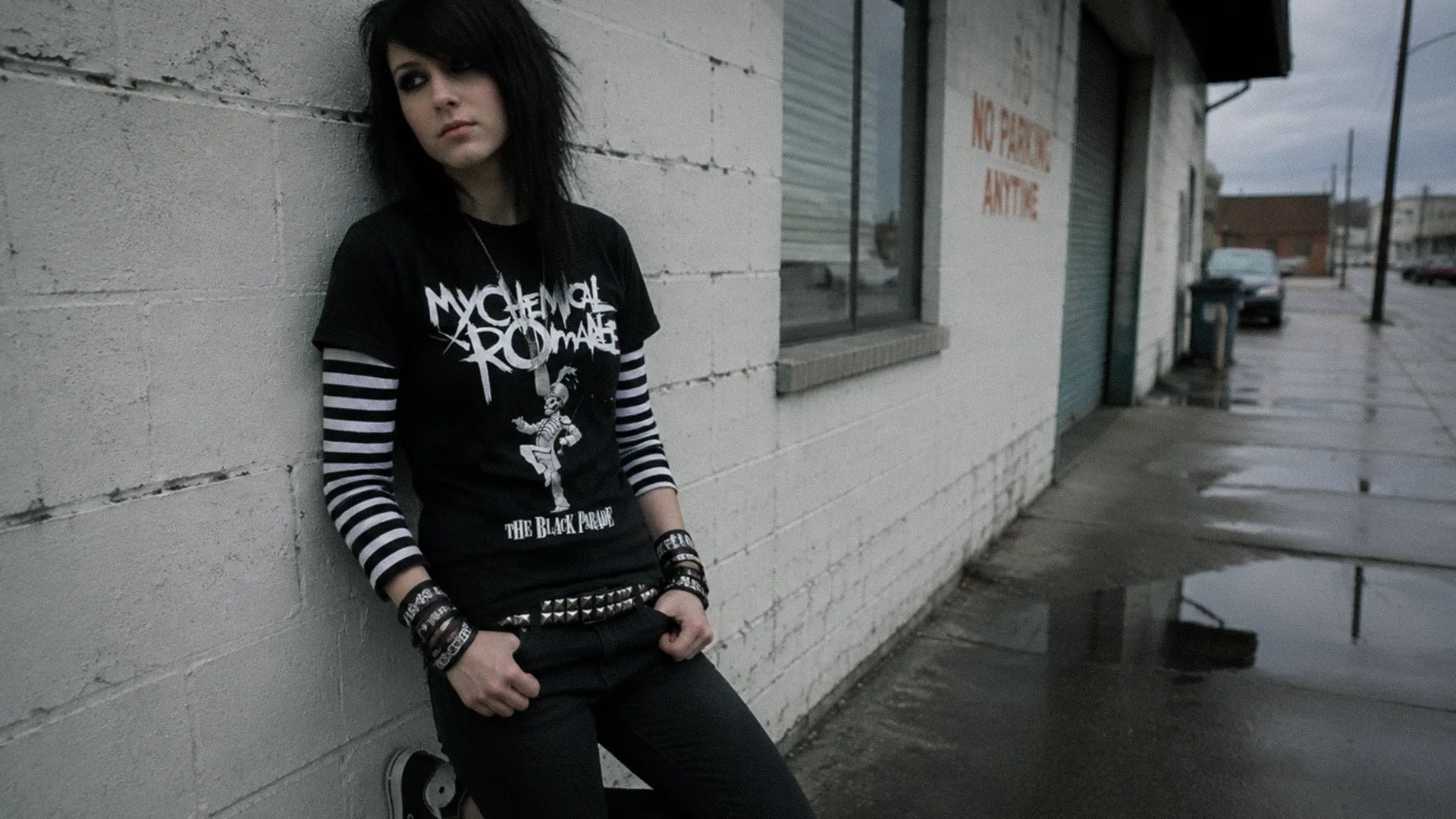 Emo Outfits: Ideas and the Essential Emo Style Guide