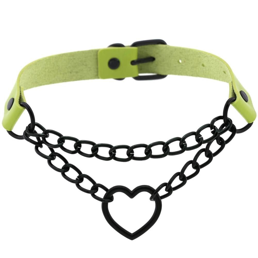 All Black Heart Chain Choker for Girls, Gothic Imitation Leather Necklace, Unique Women's Halloween Accessory.
