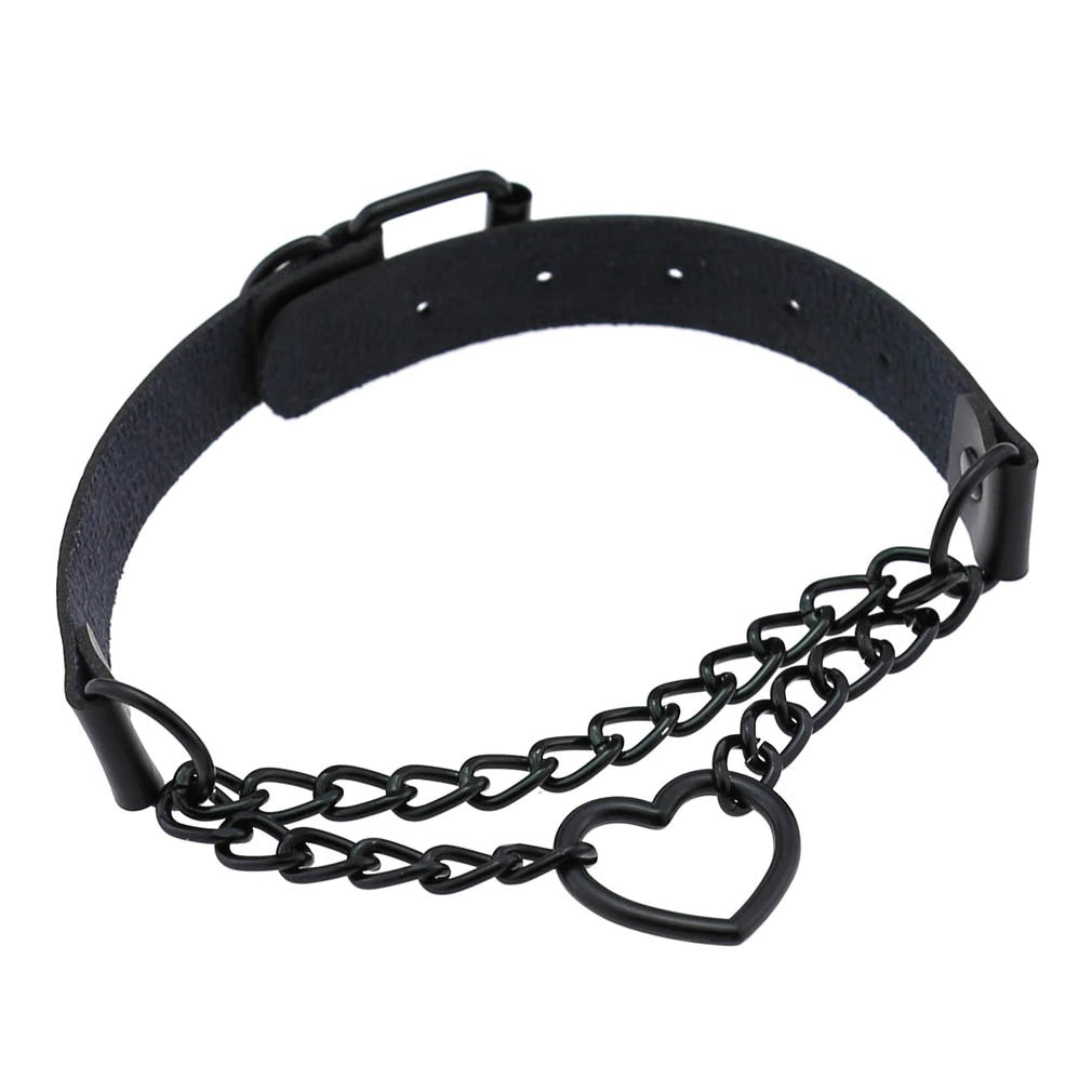 All Black Heart Chain Choker for Girls, gothic leather necklace with adjustable chain, perfect for Halloween fashion.