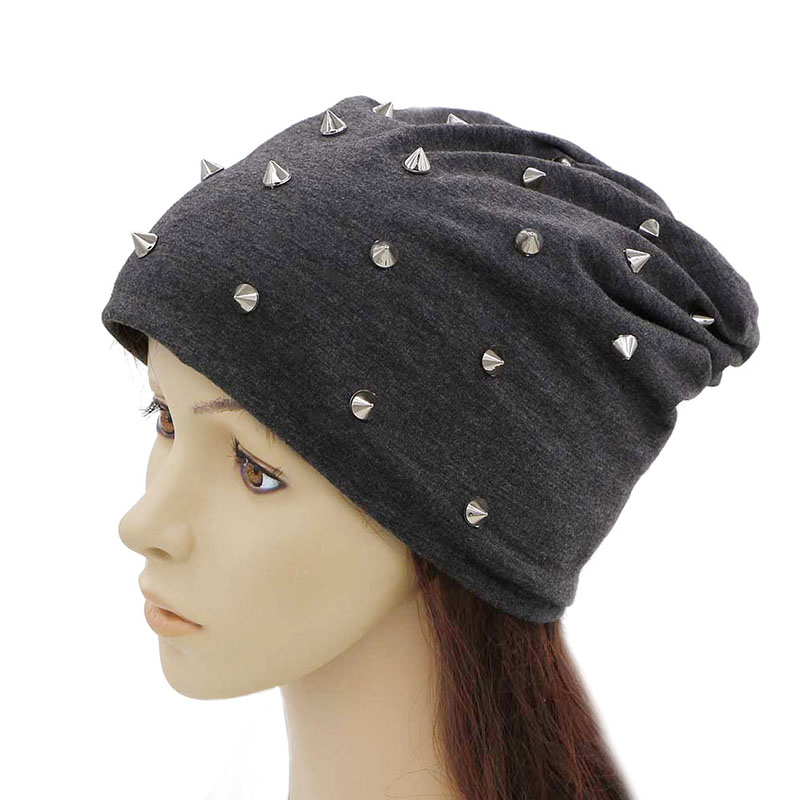 Rock & Metal style beanie hat for men and women, featuring spike studs for a bold autumn look.