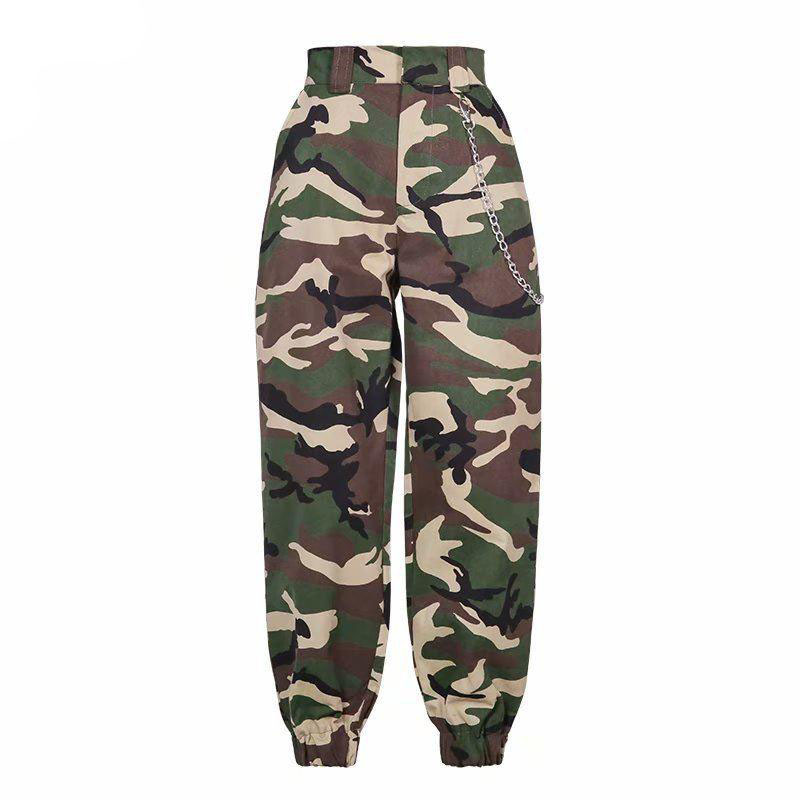 High-waist camo cargo pants with chain detail for alternative fashion lovers, perfect for a casual or edgy look.
