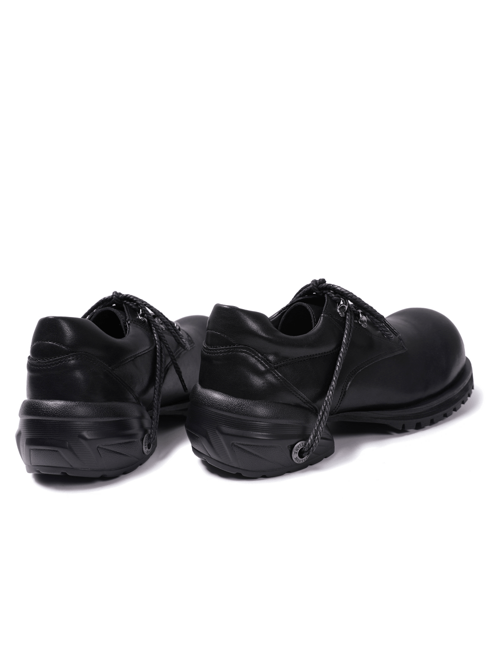 Alternative Schnürschuhe mit klobigen Plateausohlen