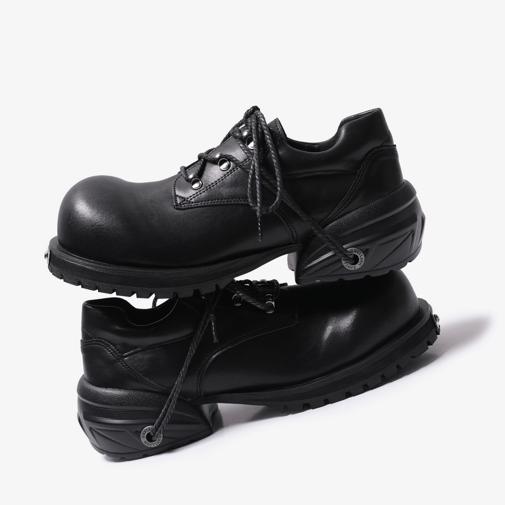 Alternative Schnürschuhe mit klobigen Plateausohlen