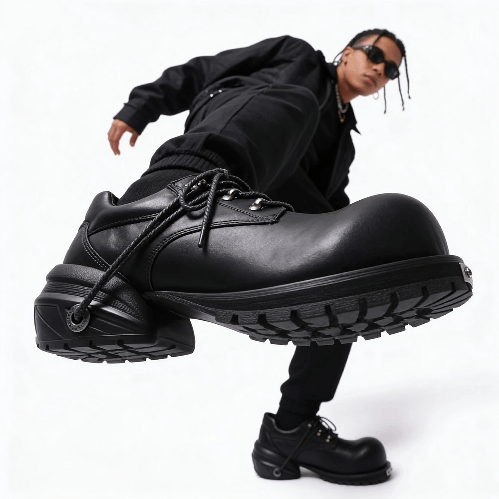 Alternative Schnürschuhe mit klobigen Plateausohlen