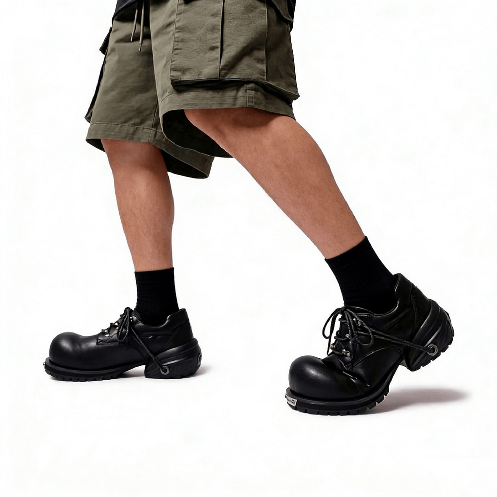 Alternative Schnürschuhe mit klobigen Plateausohlen