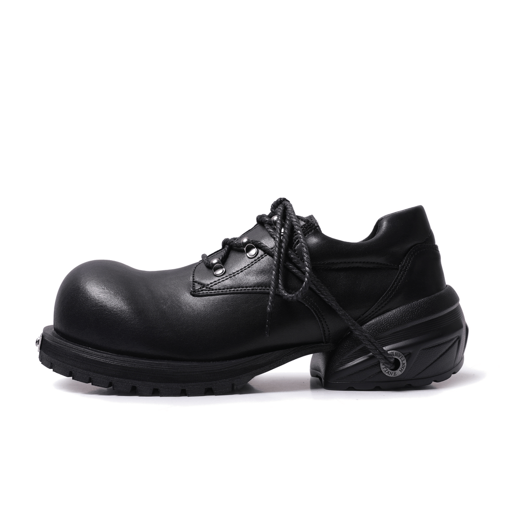 Alternative Schnürschuhe mit klobigen Plateausohlen