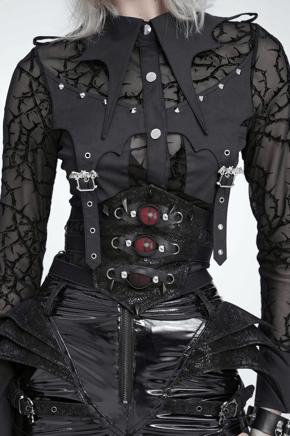 Dunkler schwarzer Gothic-Taillengürtel mit roten Augen-Akzenten