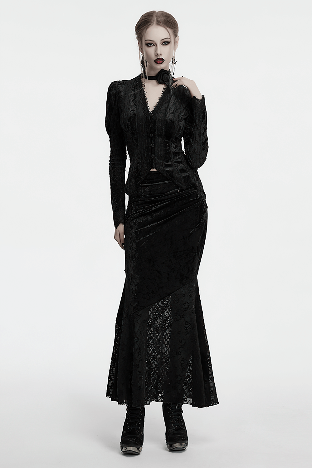 Elegant black lace asymmetrical skirt with fishtail design and gothic style, featuring velvet and lace details.