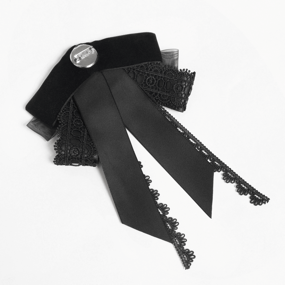 Broche de Cinta Negra con Cruz Gótica y Encaje