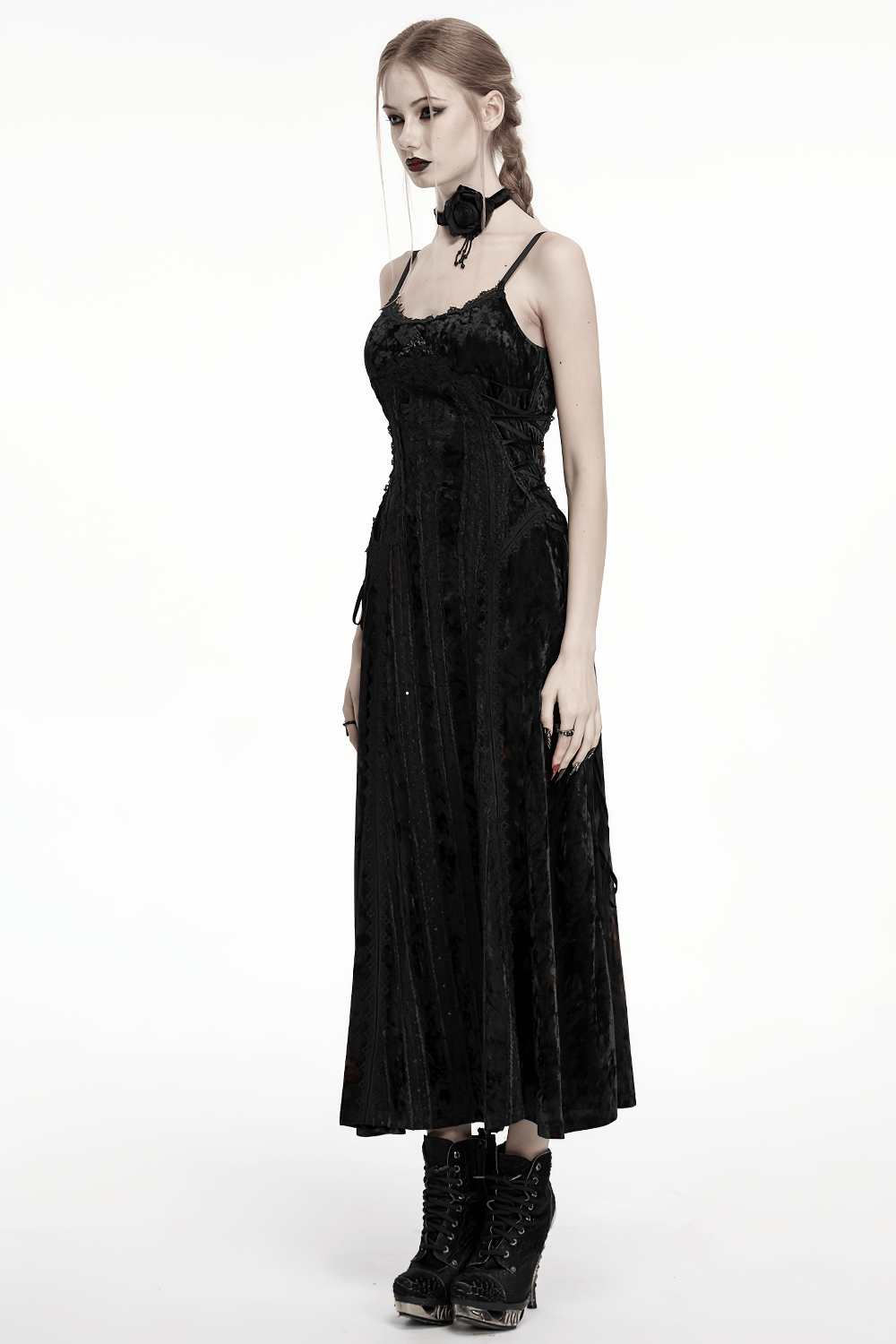 Elegant black gothic velvet maxi dress with lace trim, perfect for a retro-inspired look.