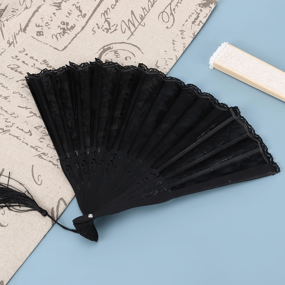 Schwarzer Spitzen-Fächer mit Vintage-Gothic-Details