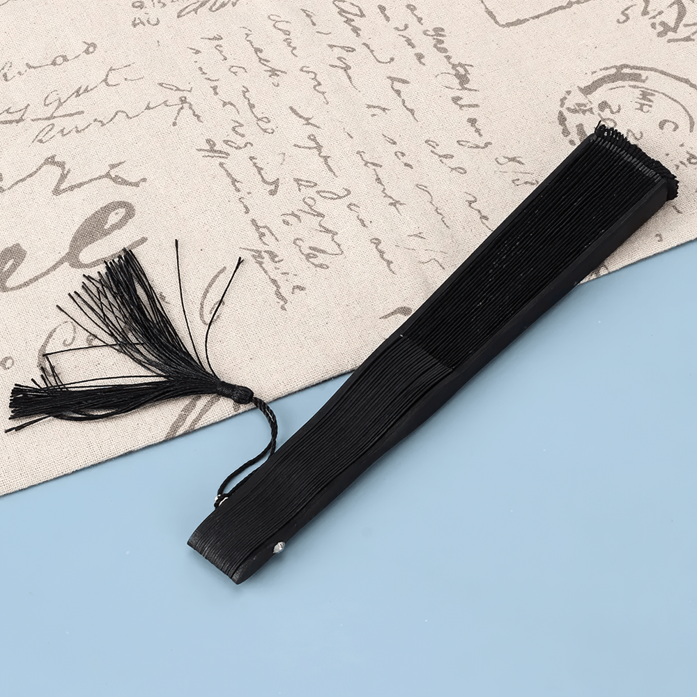 Schwarzer Spitzen-Fächer mit Vintage-Gothic-Details