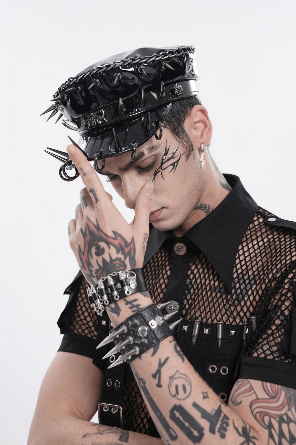 Béret Punk Noir à Pointes avec Chaîne et Anneaux