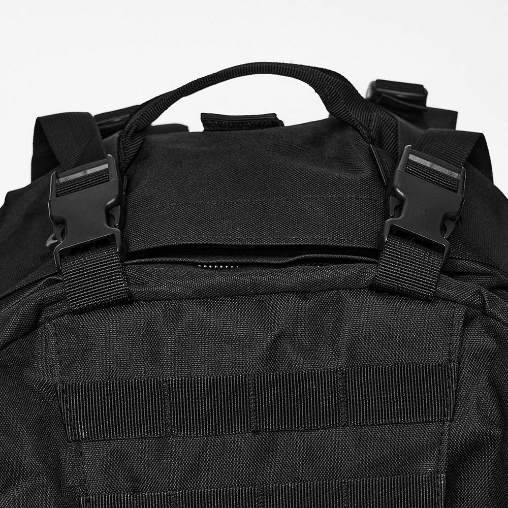 Schwarzer taktischer Rucksack mit Gurtbändern und Taschen