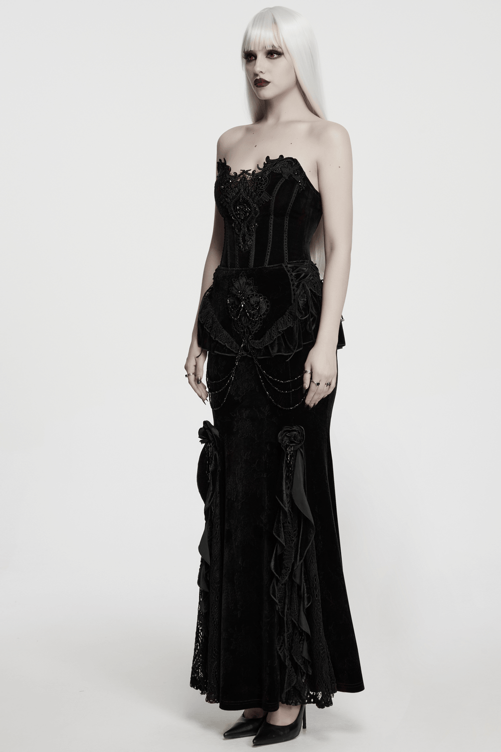 Gotisches Samt-Minikleid mit Kathedralenstickerei