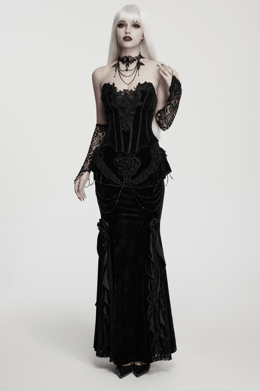 Gotisches Samt-Minikleid mit Kathedralenstickerei
