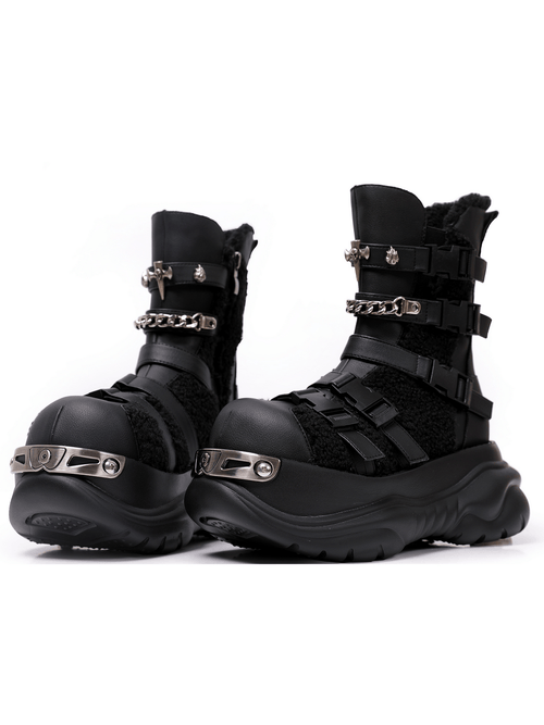 Markante alternative Plateau-Stiefel mit Ketten und Schnallen