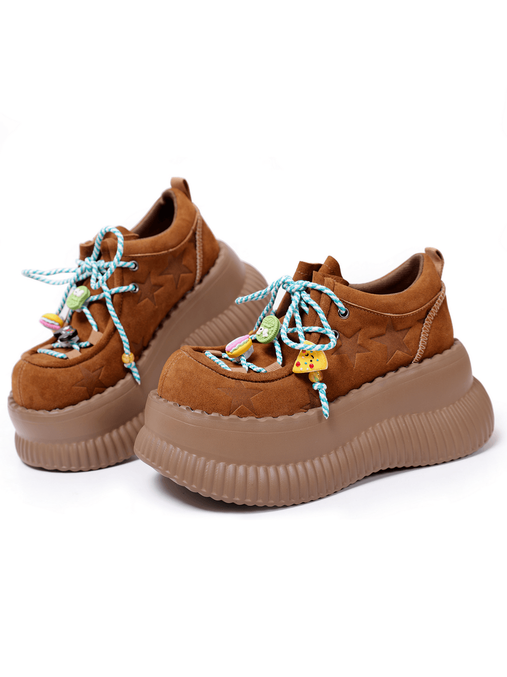 Baskets compensées en daim marron avec étoile embossée