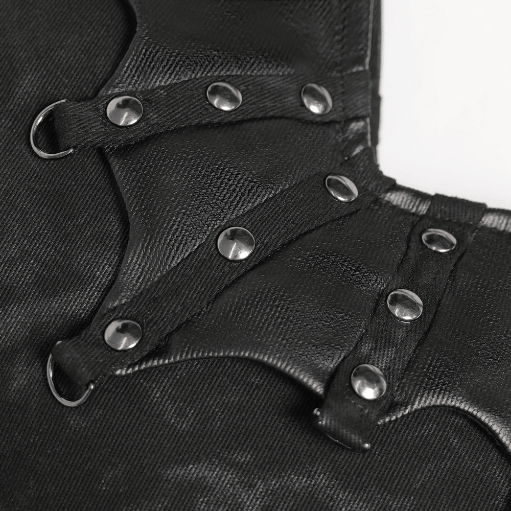 Schicke Gothic-Schultertasche mit nietenbesetzten Fledermausflügel-Details