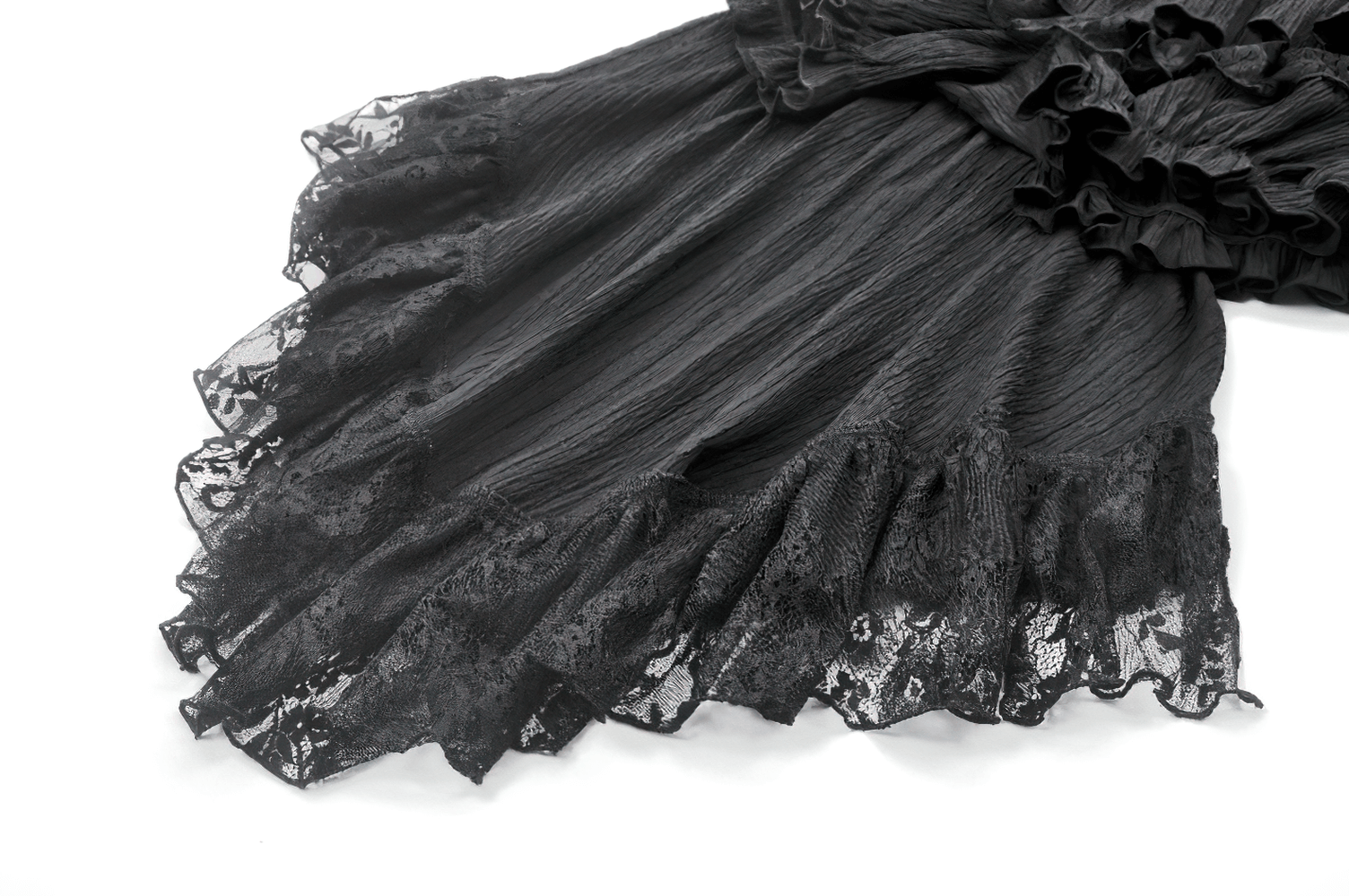 Chic Layered Ruffle Tailcoat Lantern Shorts for Women showcasing gothic lace and layered ruffles in black.