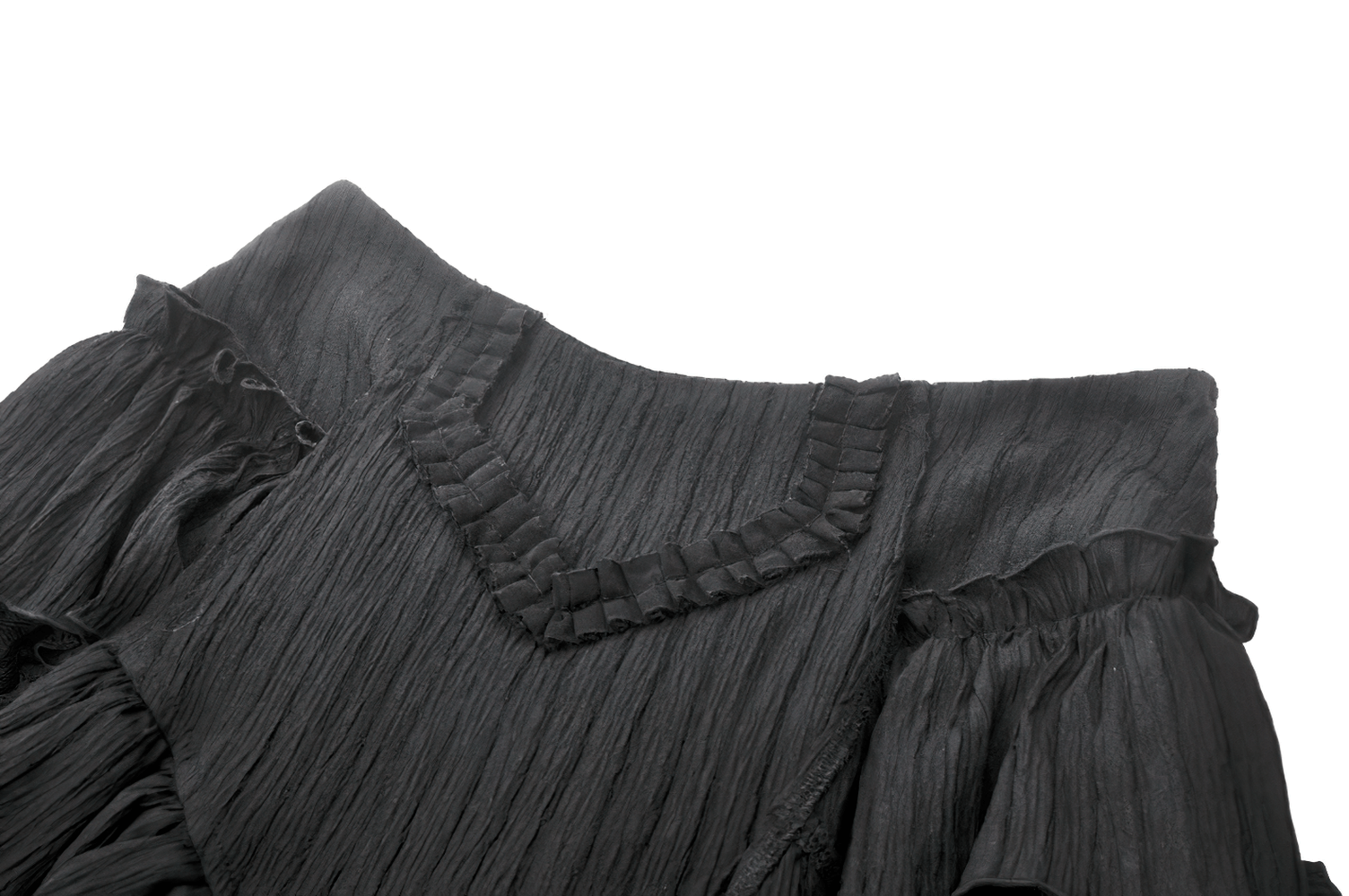 Chic Layered Ruffle Tailcoat Lantern Shorts for Women featuring dramatic ruffles and texture in sleek black.