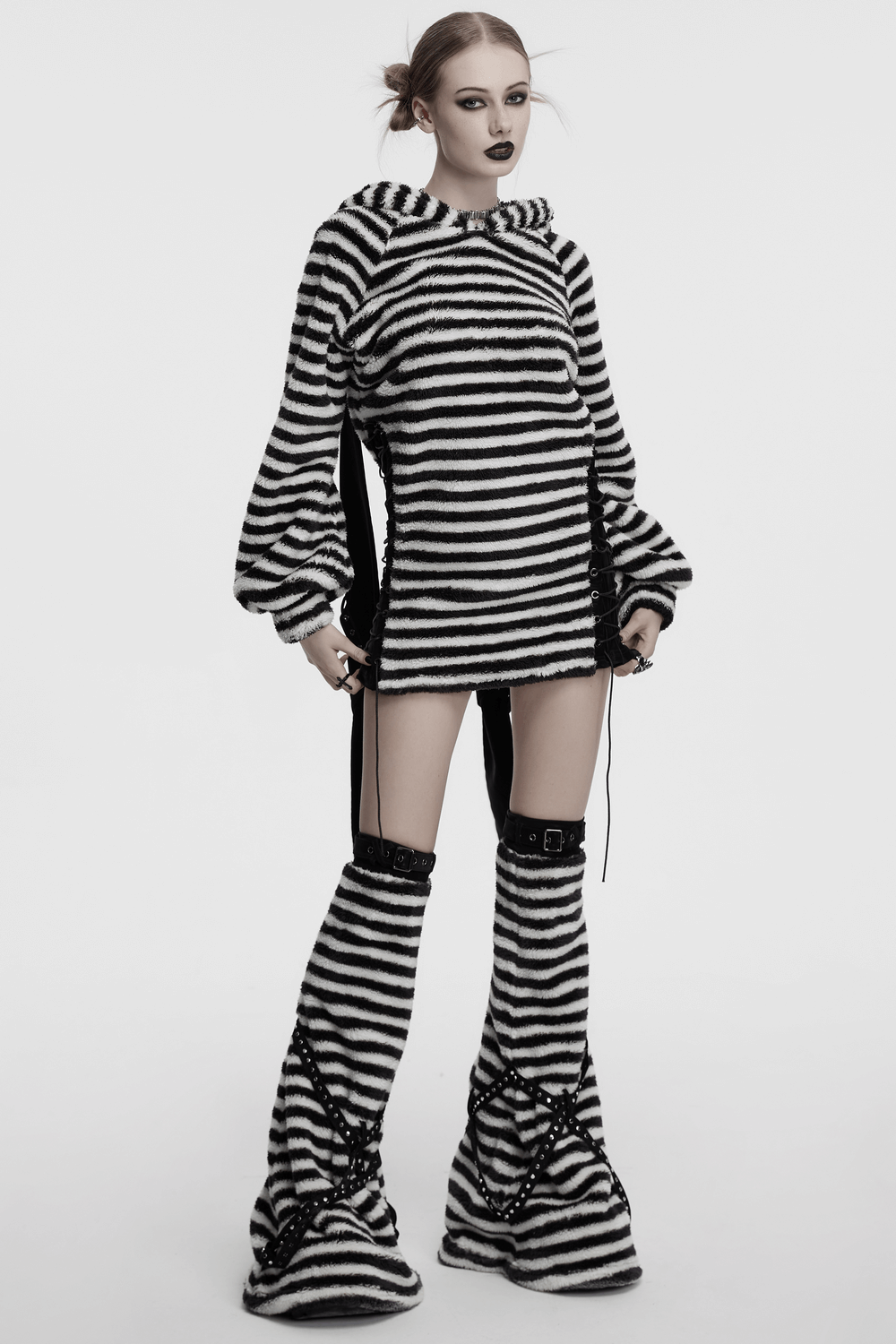 Chic striped plush leg warmers with cross straps, adding a stylish flair to any outfit. Perfect for cozy vibes!