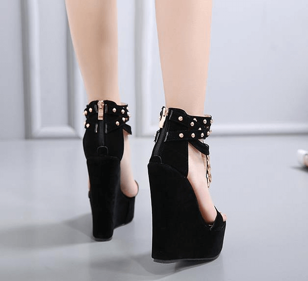 CLEARANCE of Studded Chain Accent Black Wedge Sandals - EU