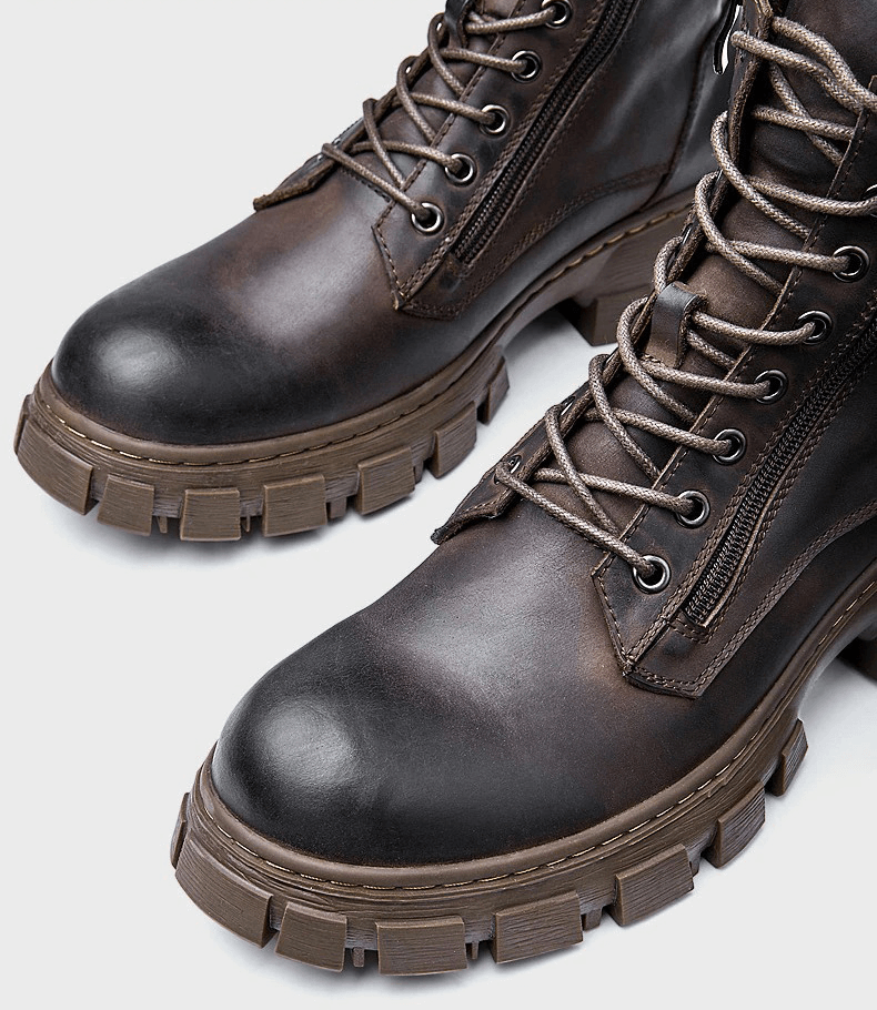 Men's mid-calf leather boots with fur lining in stylish retro design, featuring sturdy sole and lace-up detail.