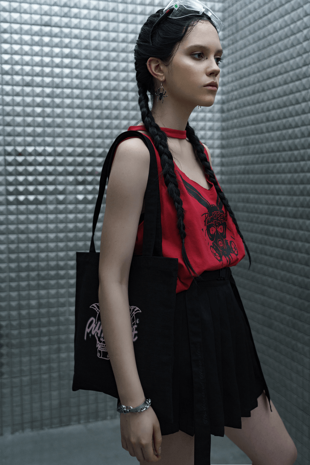 Dark Elegance Embroidered Belted Pleated Skirt