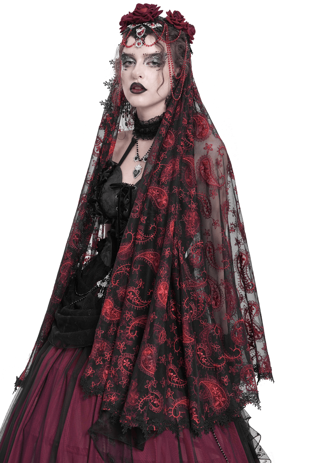 Dark romantic embroidered veil with skull pendant and roses, perfect for gothic weddings and witchy looks.