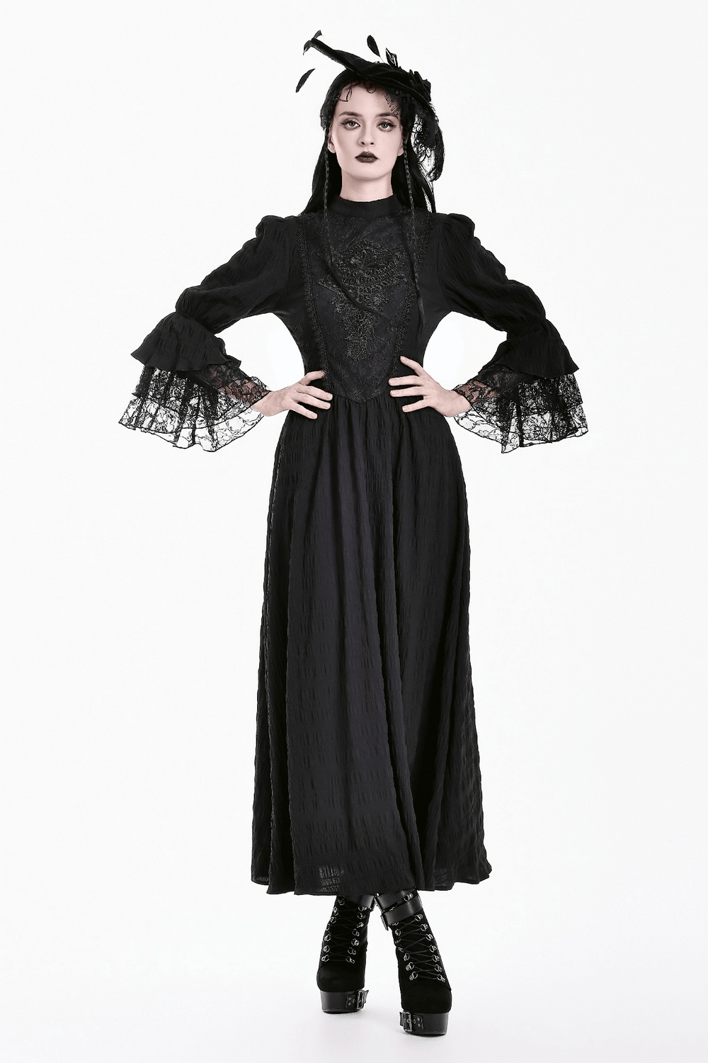 Robe longue spectaculaire avec corsage en dentelle et poignets évasés