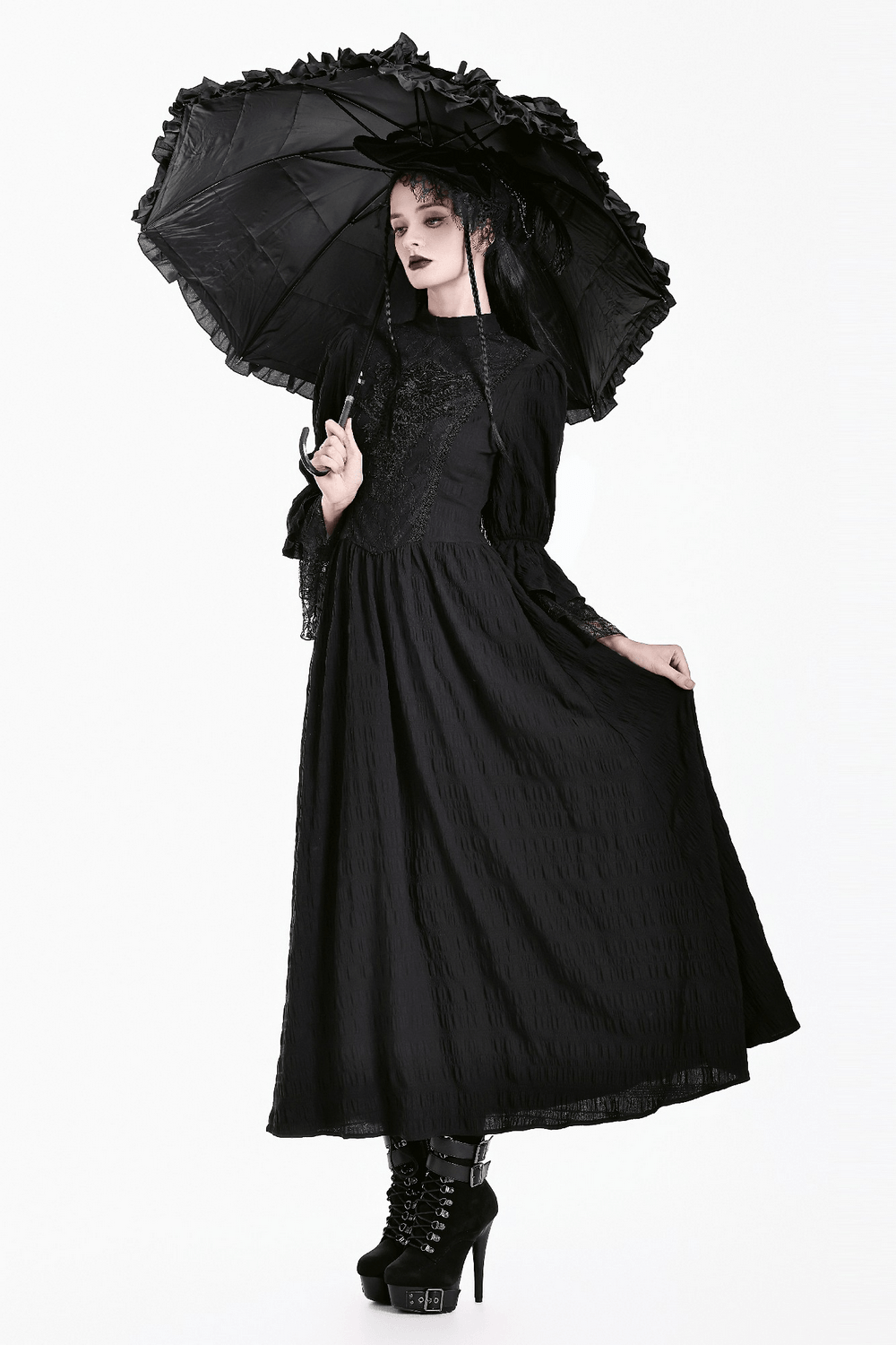 Robe longue spectaculaire avec corsage en dentelle et poignets évasés