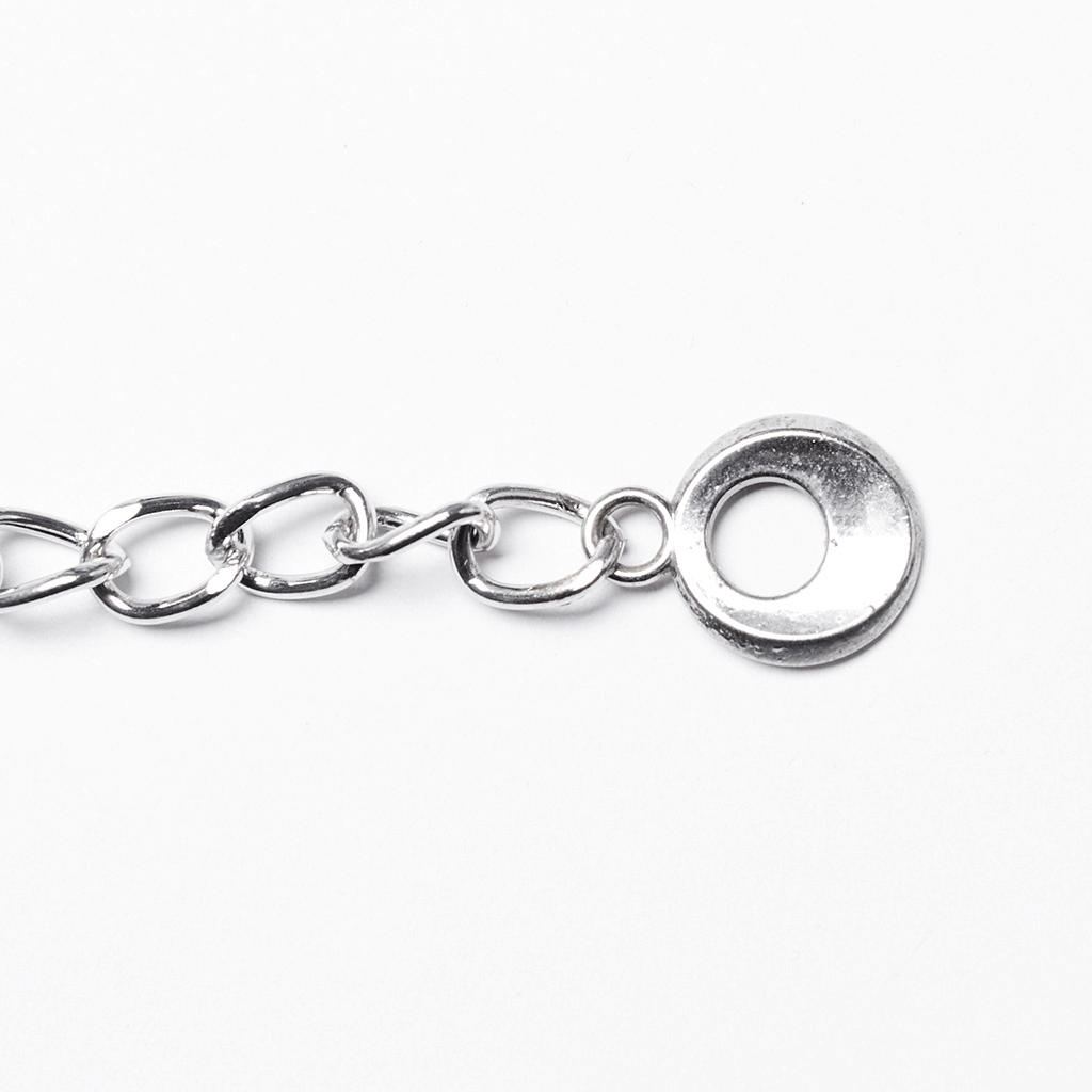 Close-up of a silver chain link with an openable ring, showcasing punk style details for a unique accessory.