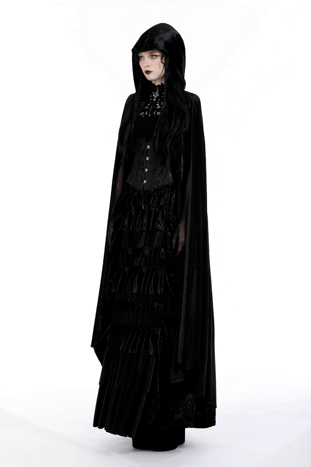 Gothic black velvet cape with hood and skull embroidery, perfect for dramatic outfits and mysterious vibes.