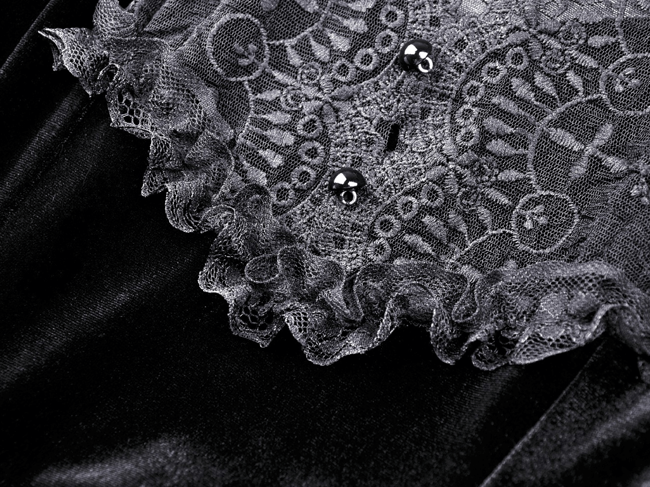 Close-up of the lace trim on the Elegance Gothic Black Lace Velvet Dress for Dark Style, showcasing intricate details.