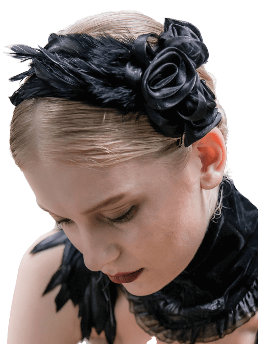 Elegant black flower hair clip with feathers, perfect gothic accessory for women's hairstyles.