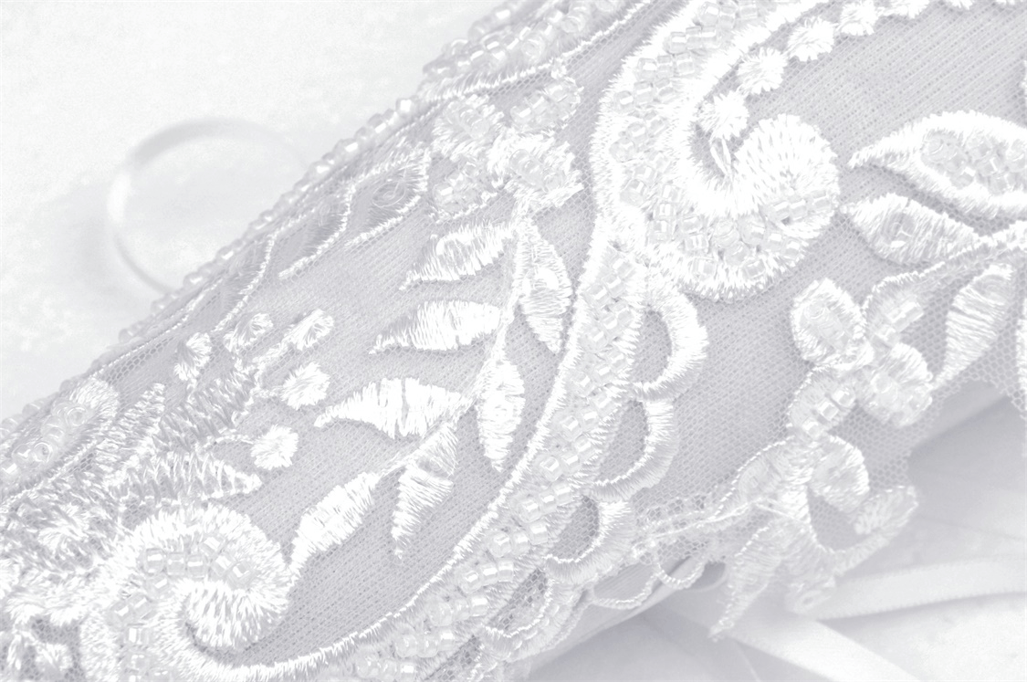 Elegant Lace Bridal Gloves with Stylish Embroidery