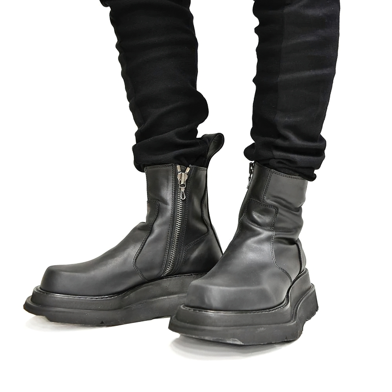 Men's black fashion boots with thick heel and side zipper, perfect for casual style and comfort.