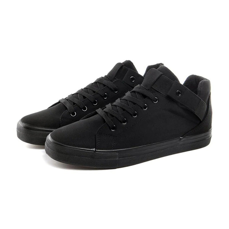 Stylish black breathable men's casual sneakers, perfect for street fashion and comfortable daily wear.