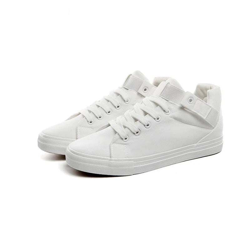 Breathable white men's casual sneakers, stylish canvas shoes perfect for everyday comfort and street wear.