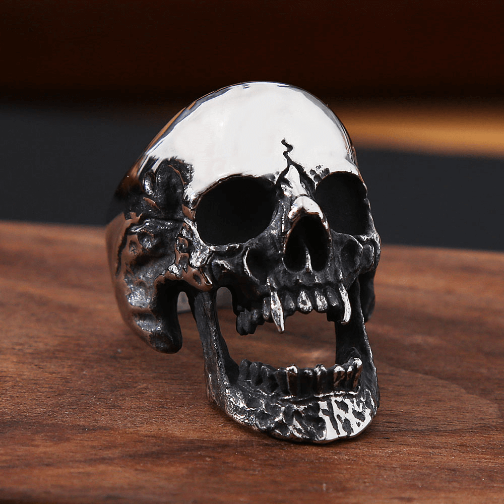 Gothic vampire skull ring in stainless steel, showcasing a bold biker accessory for unisex fashion.