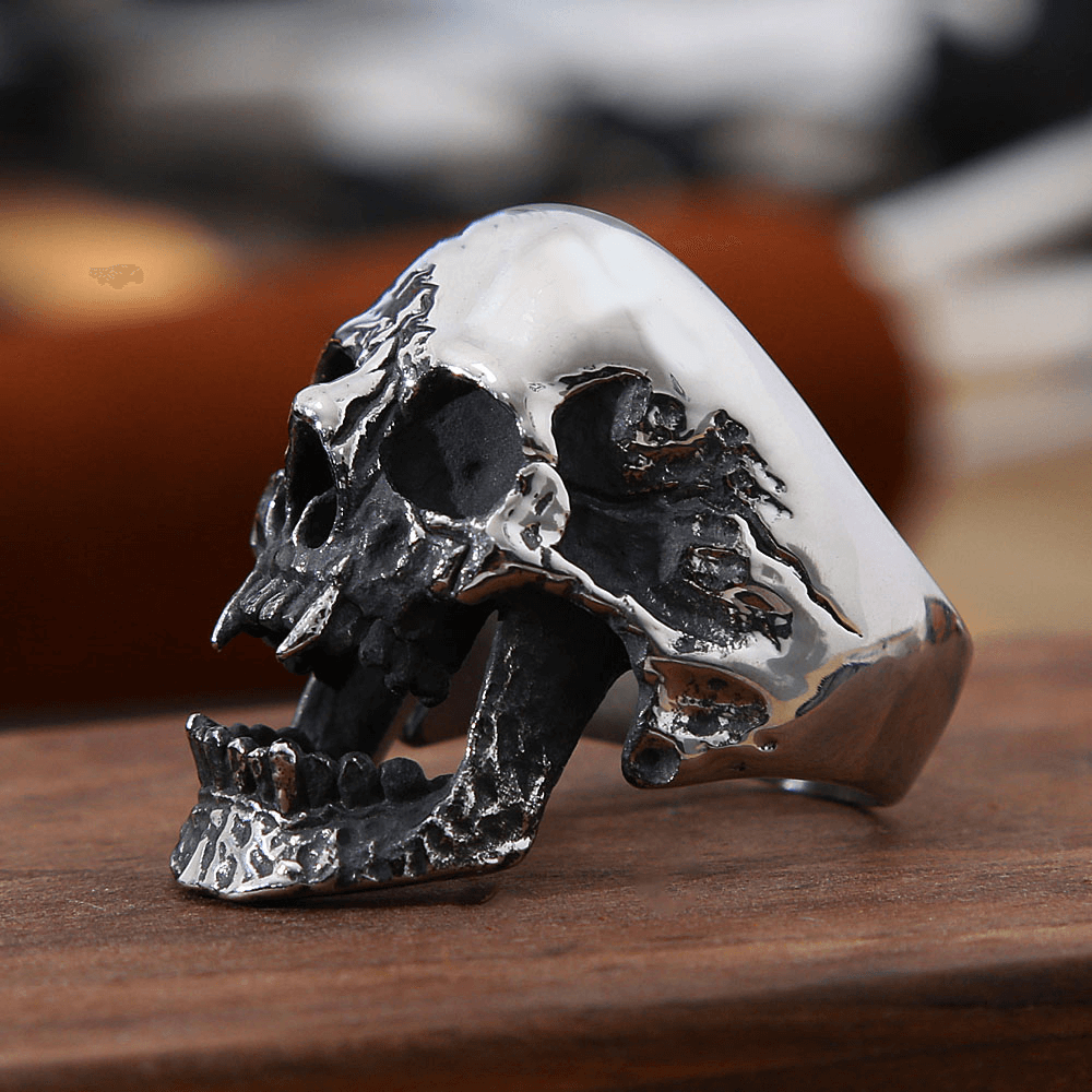 Gothic vampire skull ring in stainless steel, perfect for unisex biker fashion lovers.