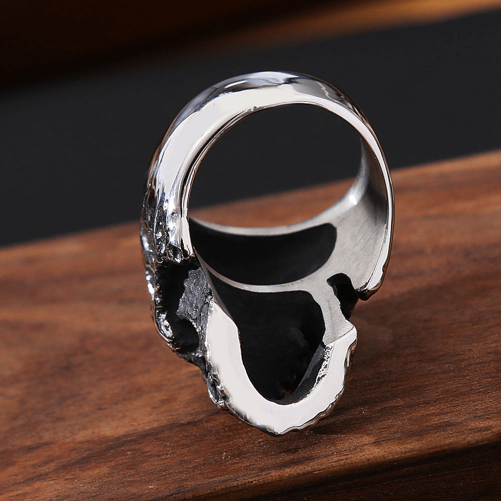 Unisex gothic vampire skull ring in stainless steel, showcasing edgy biker style and bold design for fashion enthusiasts.
