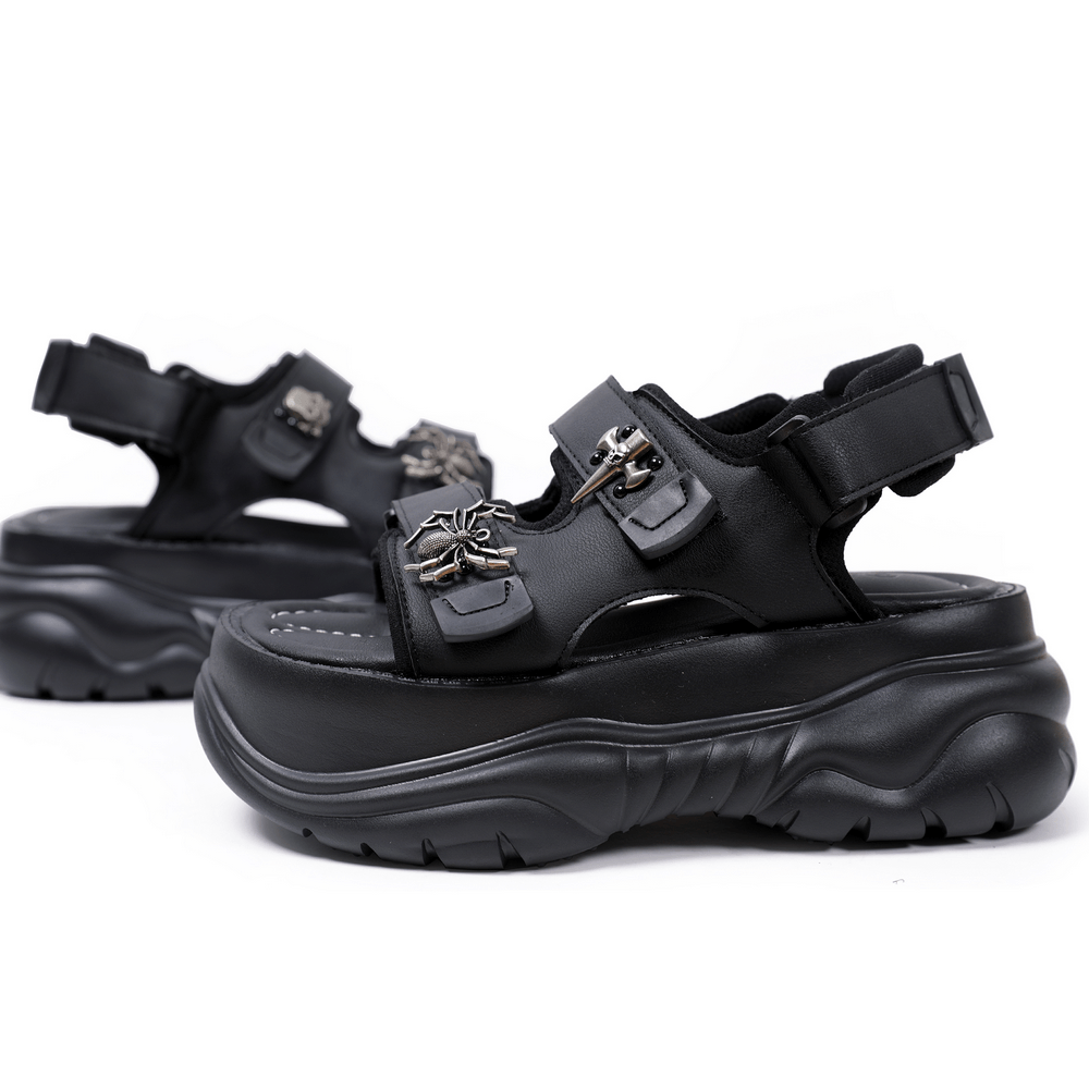 Gothic-Plateausandalen für Damen mit Spinnenanhängern