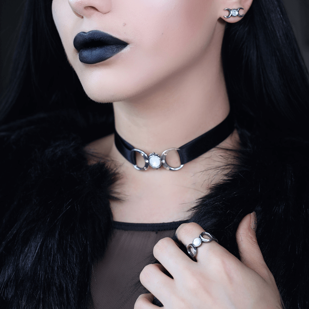 Elegant woman wearing a goddess ring and a choker with mother of pearl, showcasing divine feminine style.