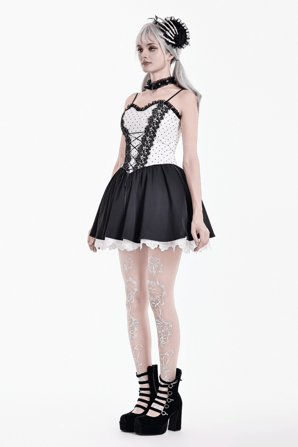 Minivestido gótico de lunares con cuerpo tipo corsé y detalle de cordones entrecruzados