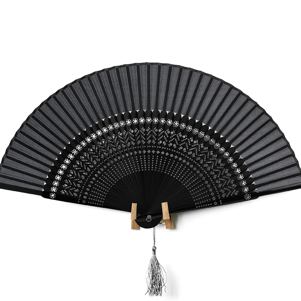 Abanico plegable gótico de bambú negro con borla