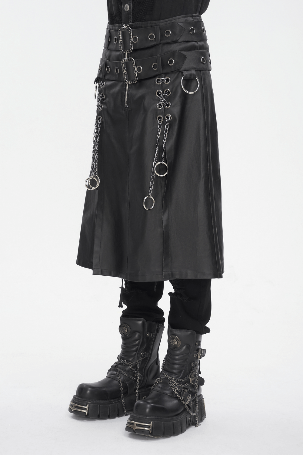 Gothic black kilt with chains and metal details, perfect for punk style fashion enthusiasts.