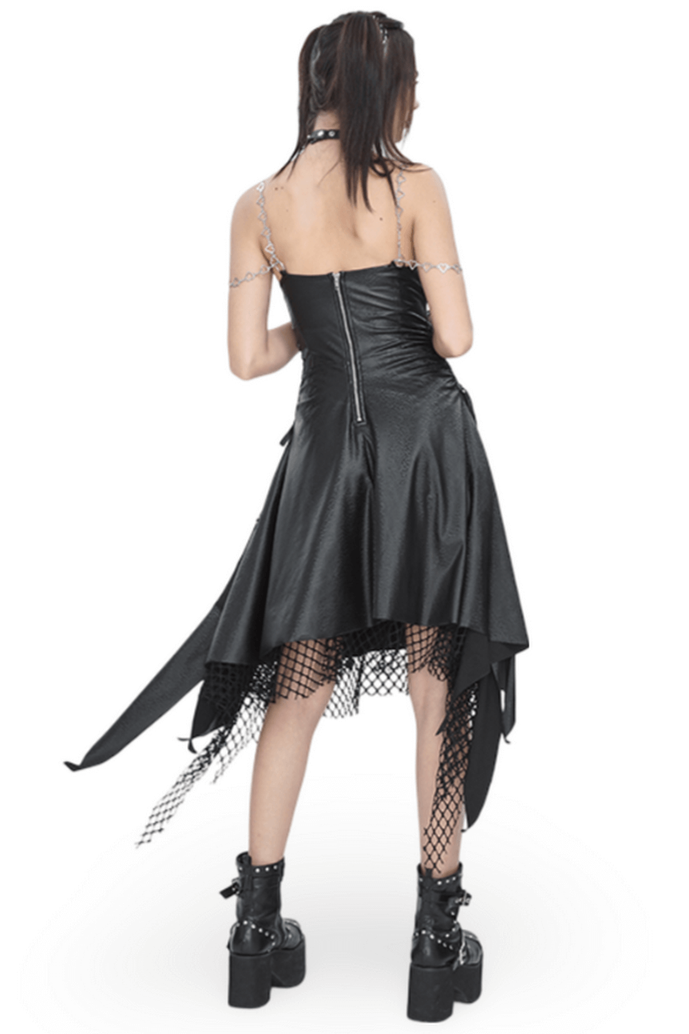 Vestido gótico negro con corsé con cordones y detalle de rejilla