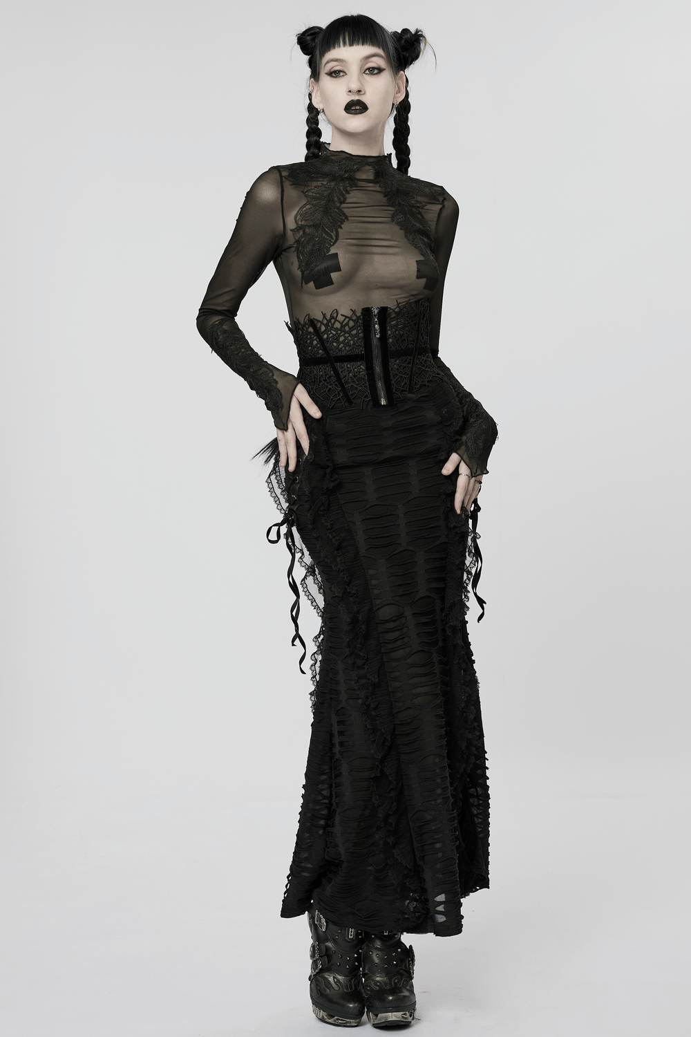 Gothic woman in a black net corset belt and long dress, showcasing vintage-inspired gothic fashion.